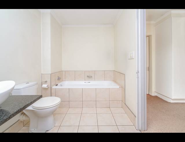 2 BEDROOM APARTMENT FOR SALE IN BRYANSTON